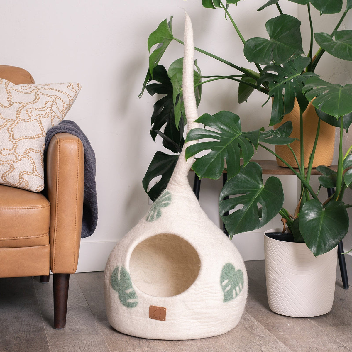 Monstera Leaf Wool Cat Cave