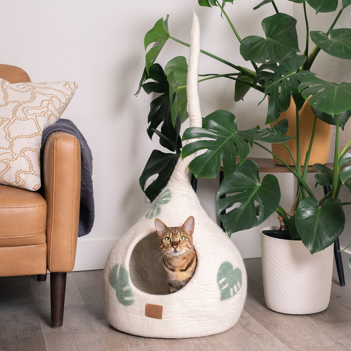 Monstera Leaf Wool Cat Cave